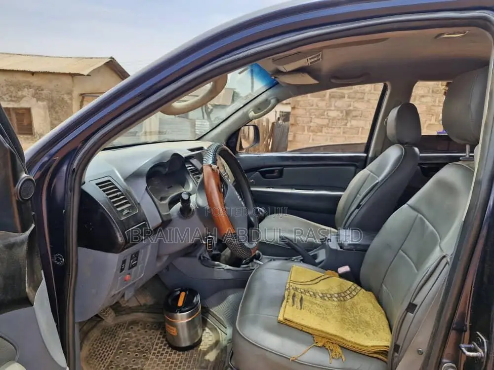Toyota Hilux 2013 Blue
