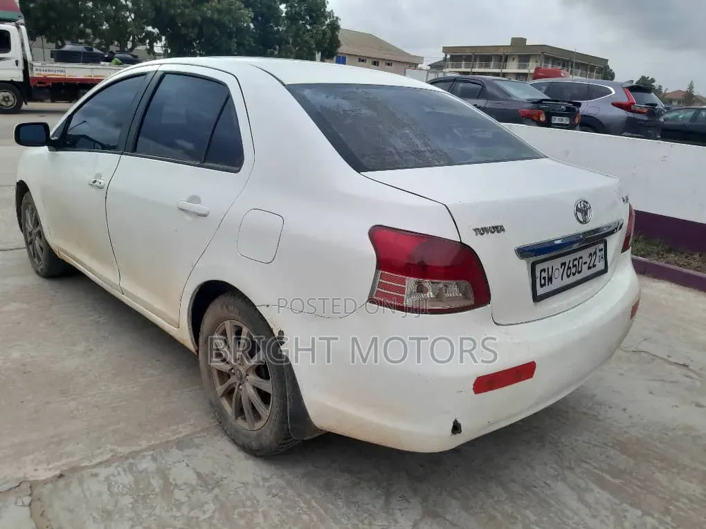 Toyota Yaris 1.5 Sedan 2008 White