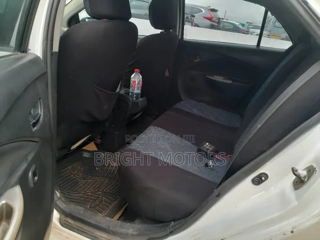Toyota Yaris 1.5 Sedan 2008 White