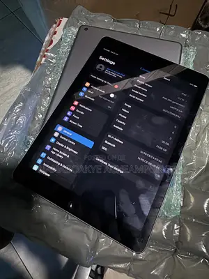 Apple iPad 9.7 32 GB Gray