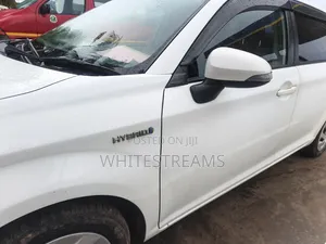 Toyota Corolla Fielder 1.5 Hybrid FWD 2020 White
