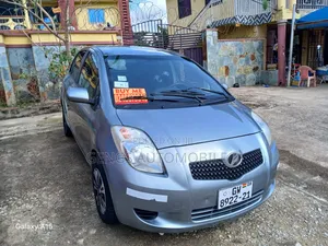 Toyota Vitz 2010 Silver