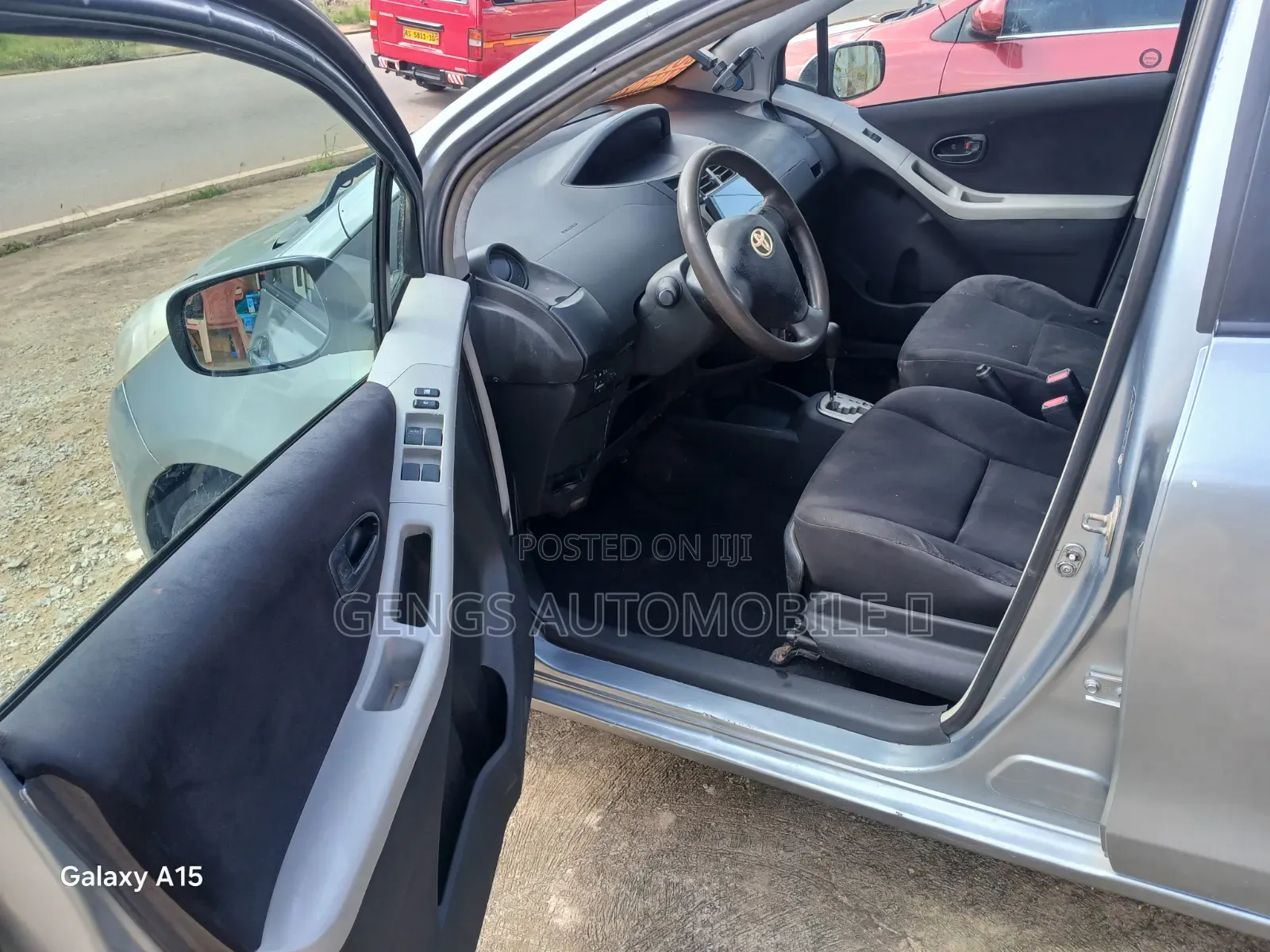 Toyota Vitz 2010 Silver