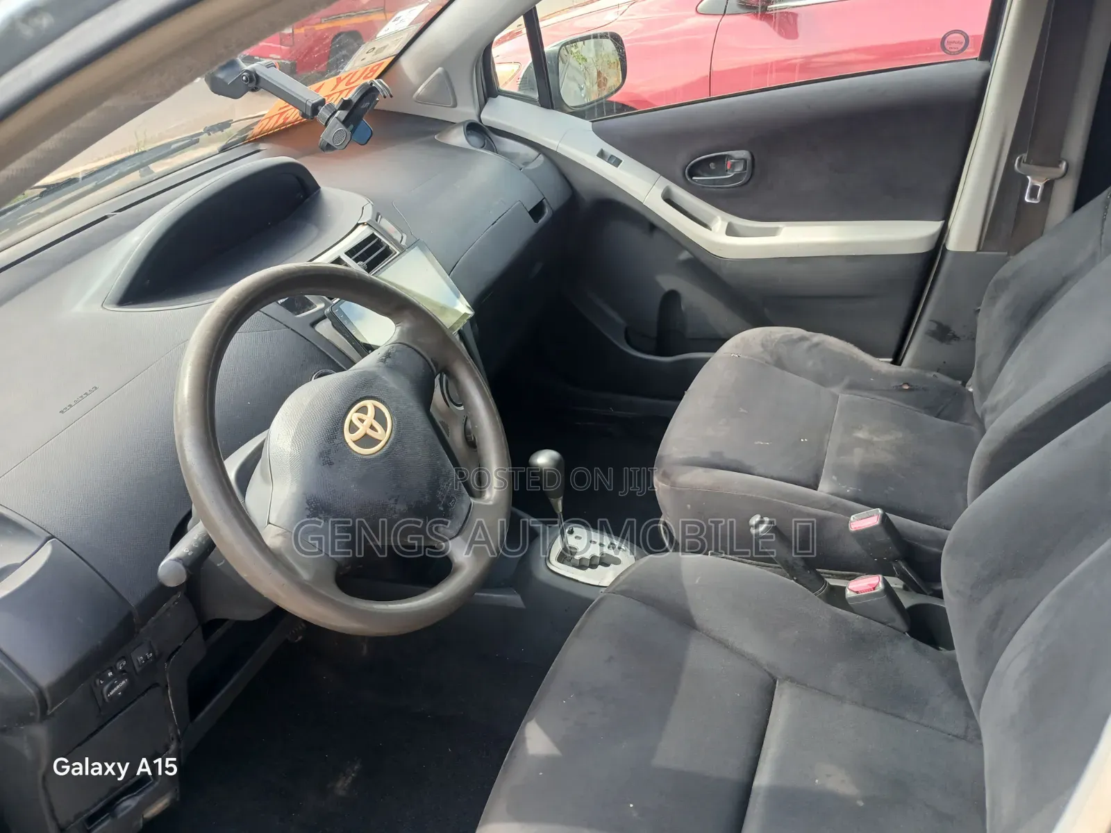 Toyota Vitz 2010 Silver