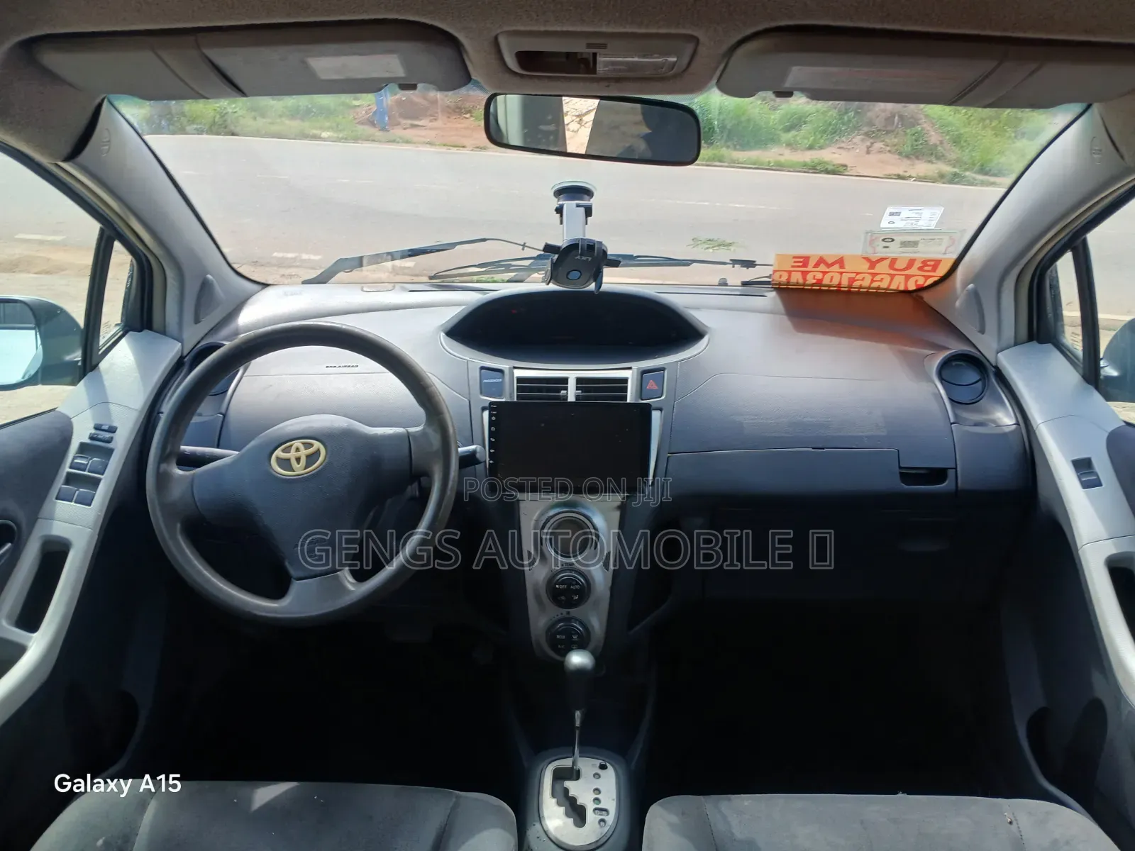 Toyota Vitz 2010 Silver