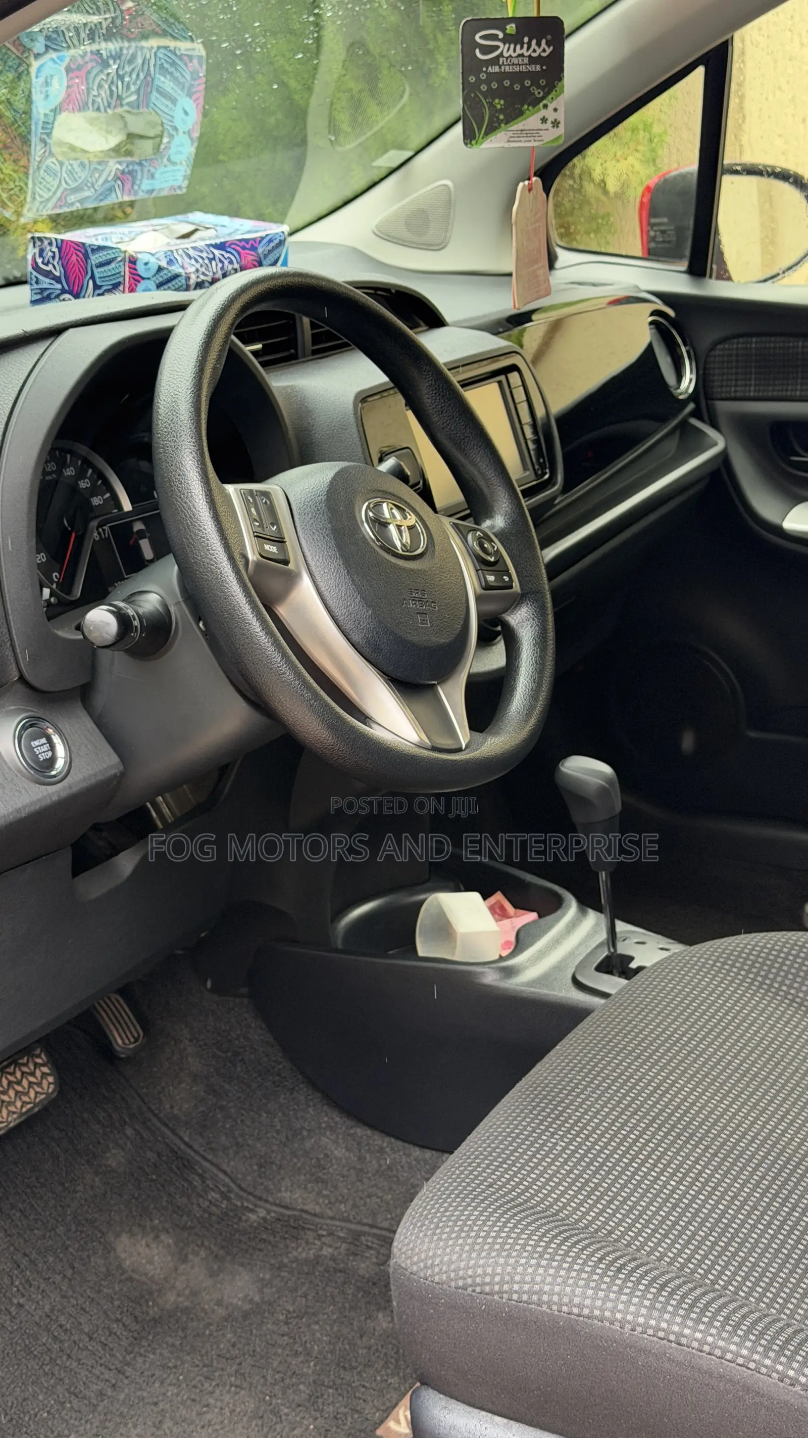 Toyota Vitz 1.5 FWD 5dr 2015 Red