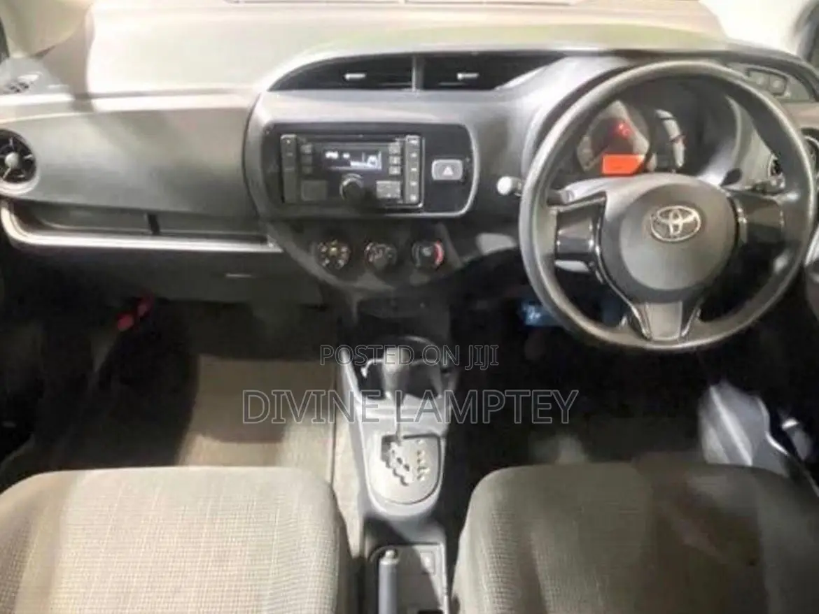 Toyota Vitz 1.3 FWD 5dr 2013 White