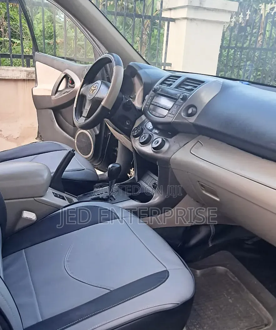 Toyota RAV4 2010 Black