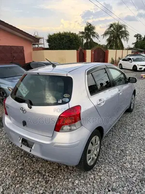 Toyota Vitz 2010 Silver