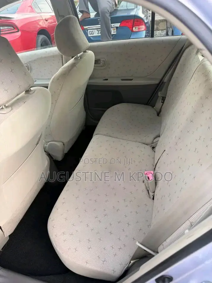 Toyota Vitz 2010 Silver