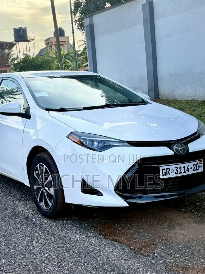 Toyota Corolla LE Eco (1.8L 4cyl 2A) 2018 White