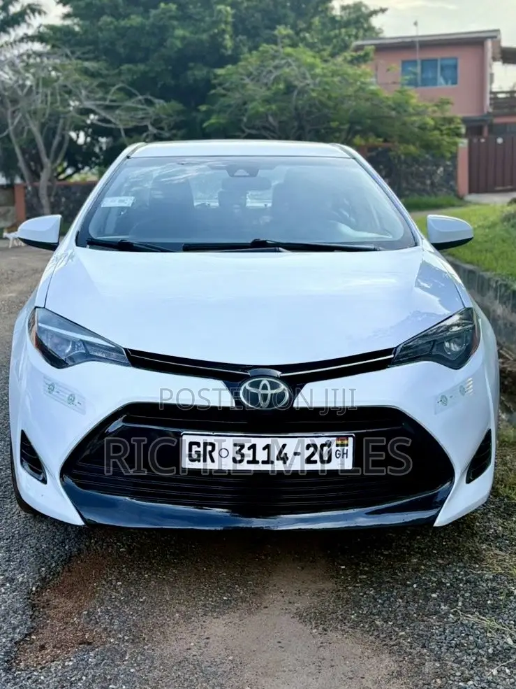 Toyota Corolla LE Eco (1.8L 4cyl 2A) 2018 White
