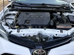 Toyota Corolla LE Eco (1.8L 4cyl 2A) 2018 White