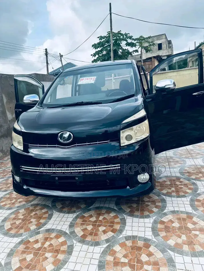 Toyota Voxy 2010 Black
