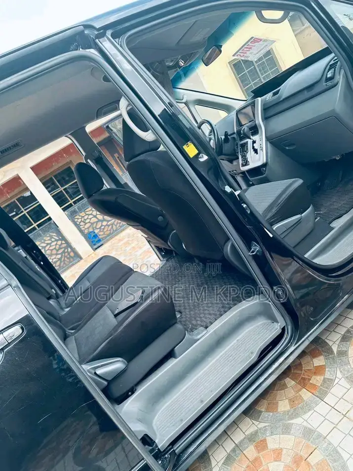 Toyota Voxy 2010 Black