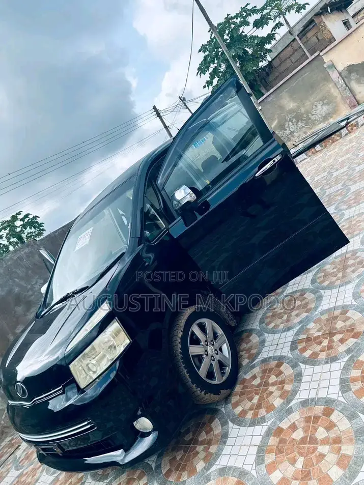 Toyota Voxy 2010 Black