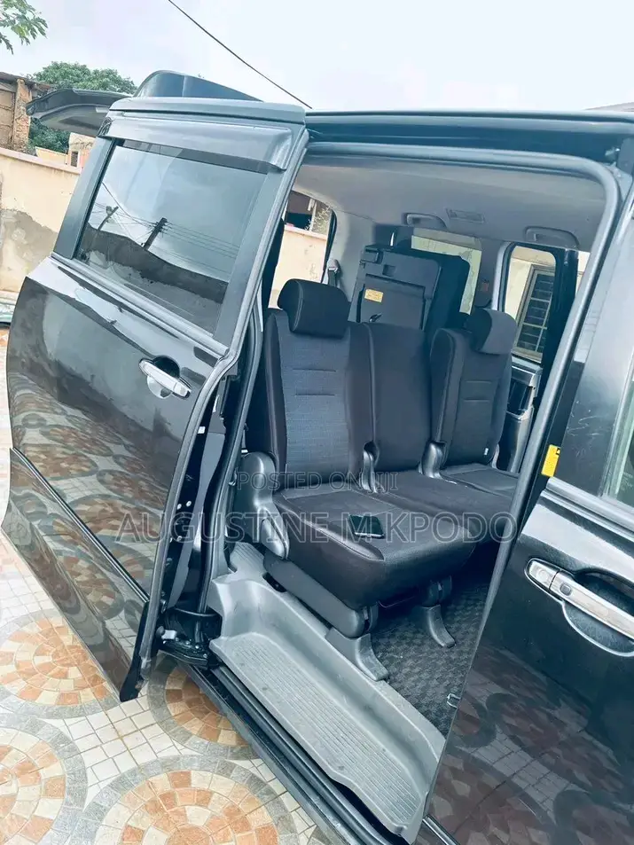 Toyota Voxy 2010 Black