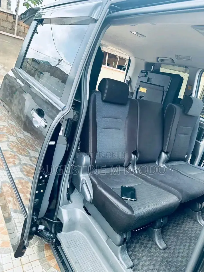 Toyota Voxy 2010 Black