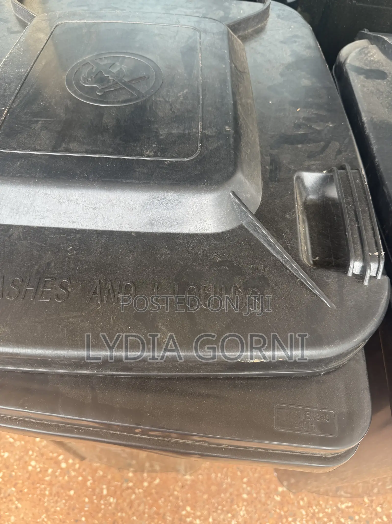 240 Litre Dustbin