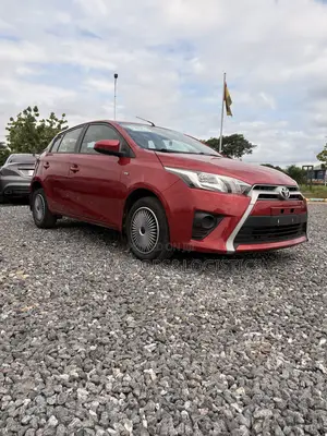 Toyota Yaris L Hatchback 5dr 2015 Red