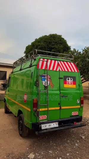 Mercedes-Benz Sprinter 1988 Green