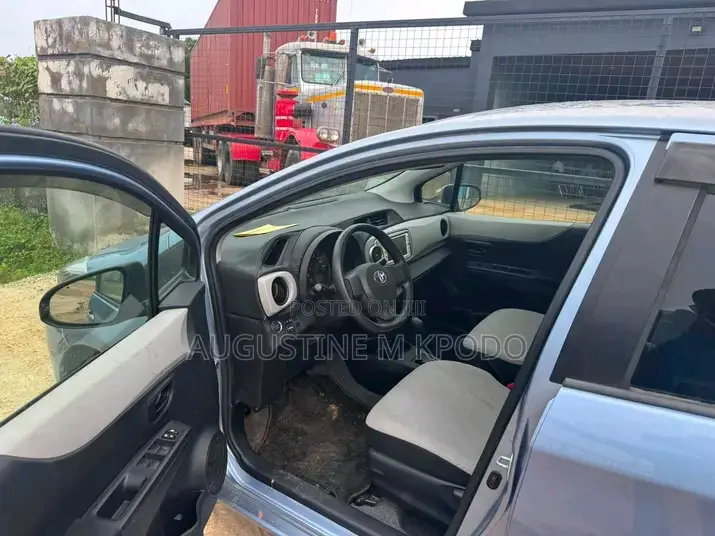 Toyota Vitz 2013 Blue