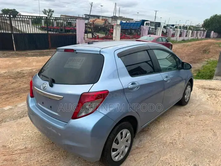 Toyota Vitz 2013 Blue