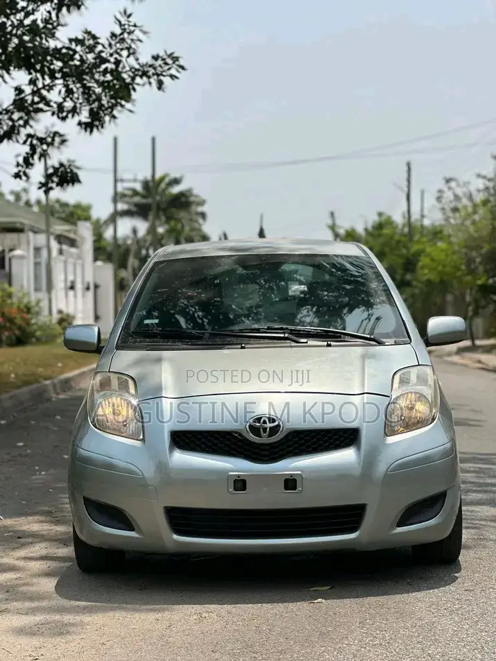 Toyota Yaris Base Hatchback 3dr 2010 Silver