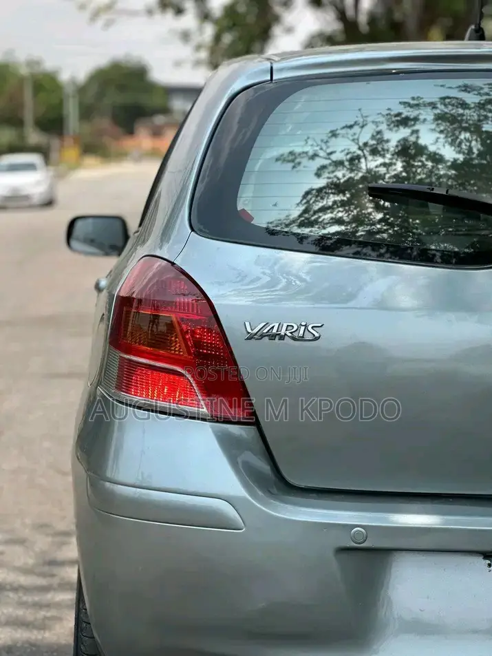 Toyota Yaris Base Hatchback 3dr 2010 Silver
