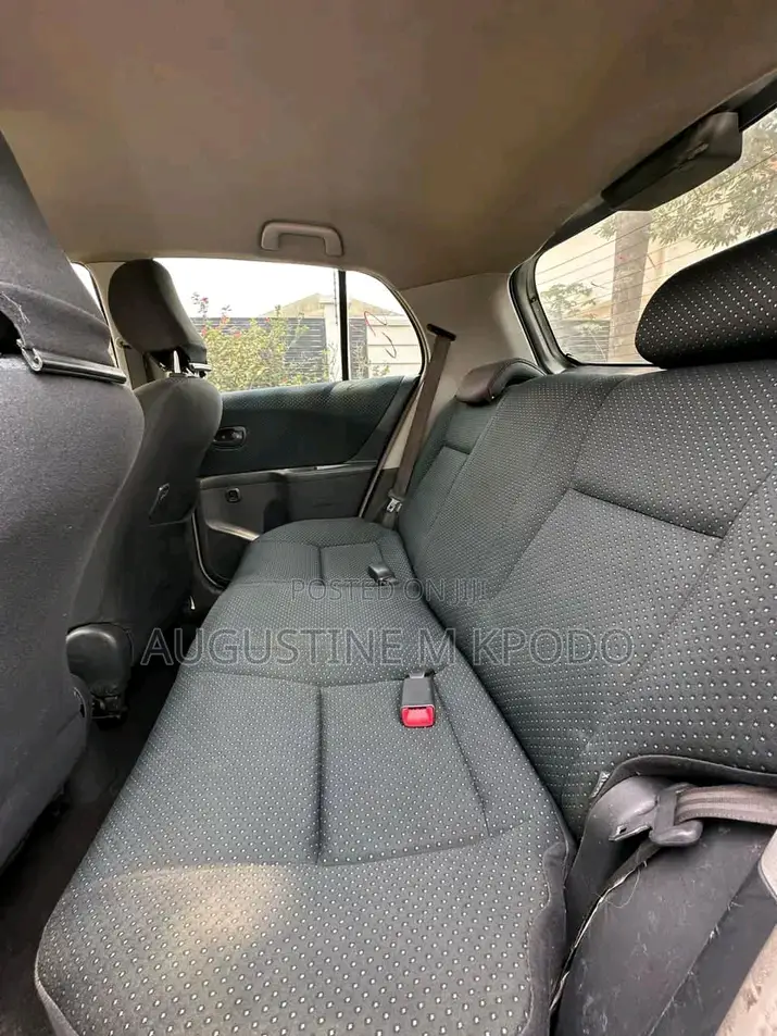 Toyota Yaris Base Hatchback 3dr 2010 Silver