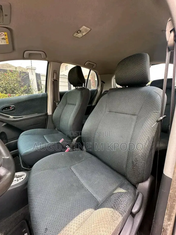 Toyota Yaris Base Hatchback 3dr 2010 Silver