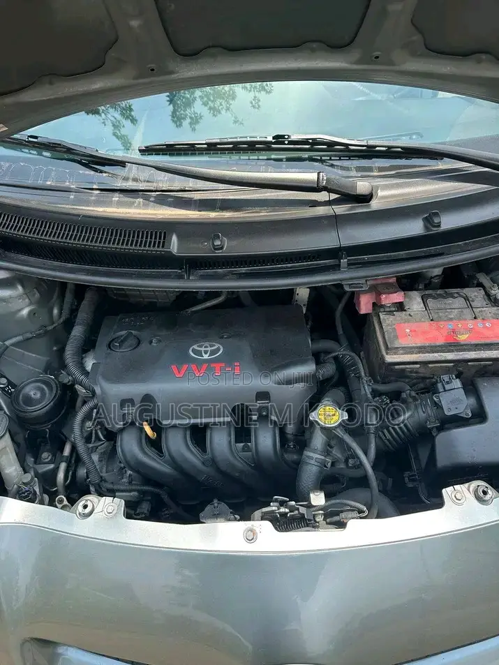 Toyota Yaris Base Hatchback 3dr 2010 Silver