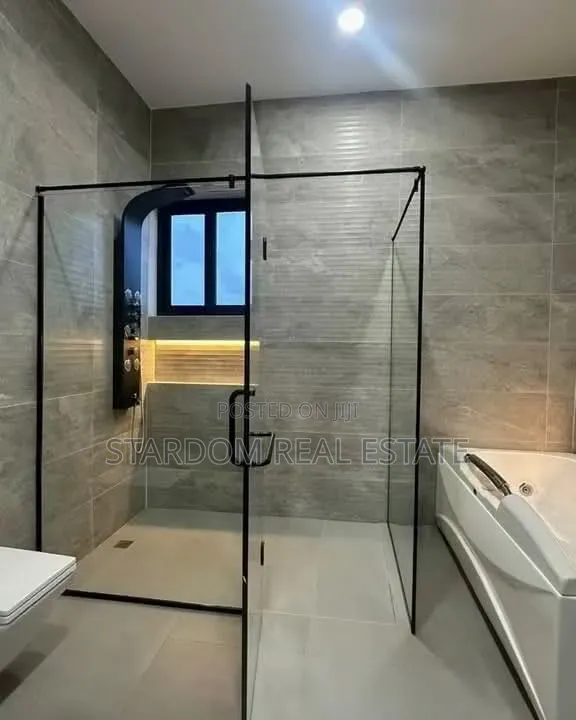 4bdrm Duplex in Sakumono for sale