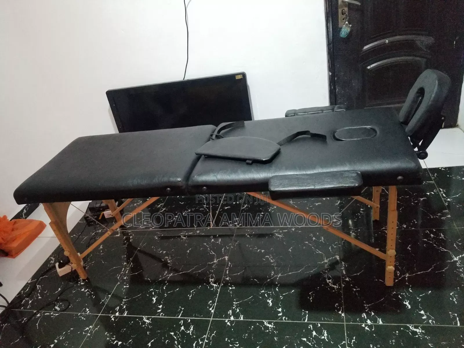 Massage / Lash Bed