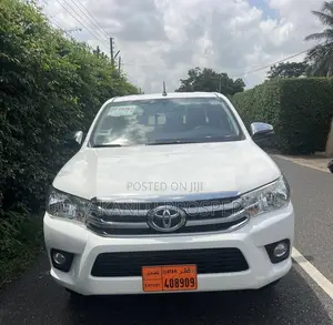 Toyota Hilux 2022 White