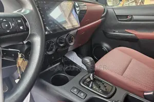 Toyota Hilux 2022 White