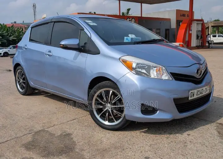 Toyota Vitz 1.3 FWD 3dr 2013 Blue