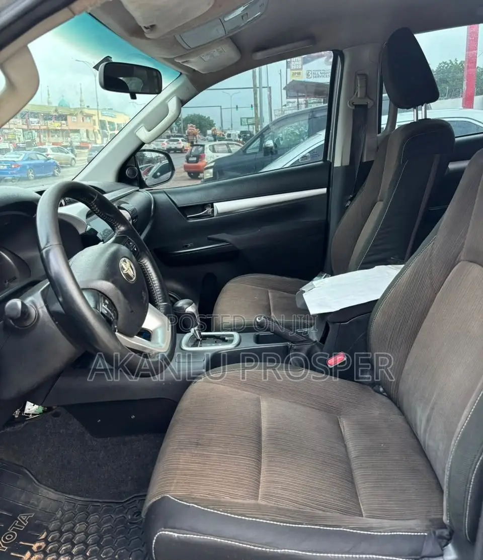 Toyota Hilux 2018 Gray