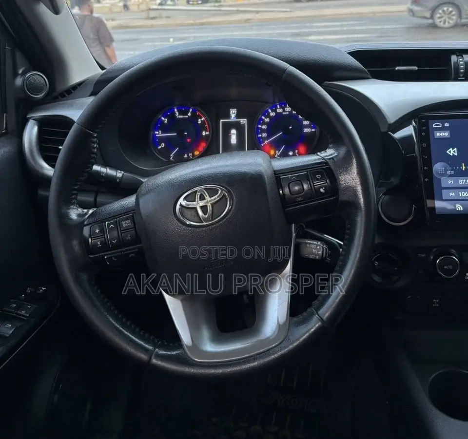 Toyota Hilux 2018 Gray