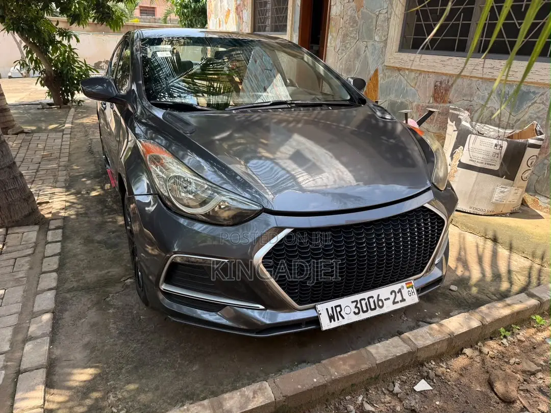 Hyundai Elantra Limited Sedan FWD (1.8L 4cyl 6A) 2013 Gray