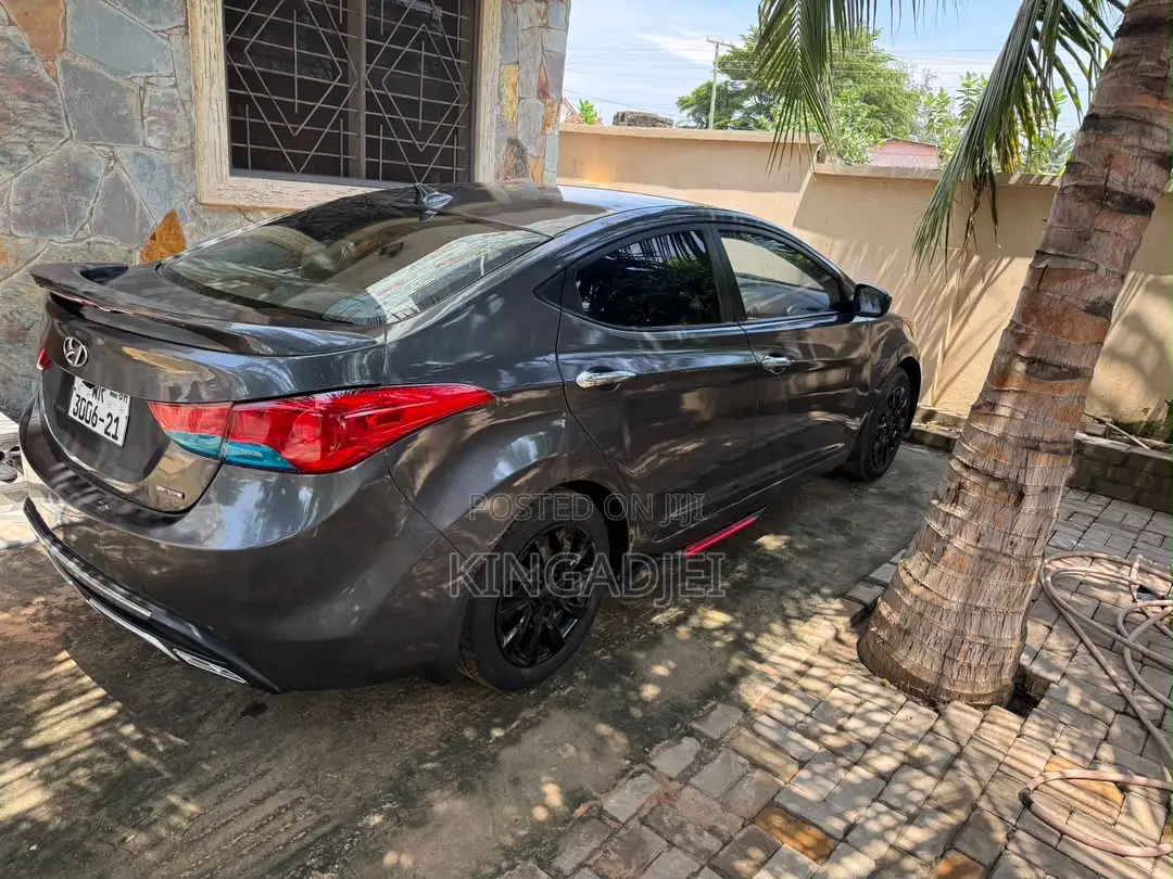 Hyundai Elantra Limited Sedan FWD (1.8L 4cyl 6A) 2013 Gray