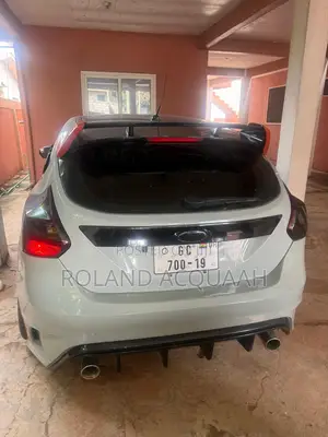 Ford Focus SE 5-Door 2013 Gray