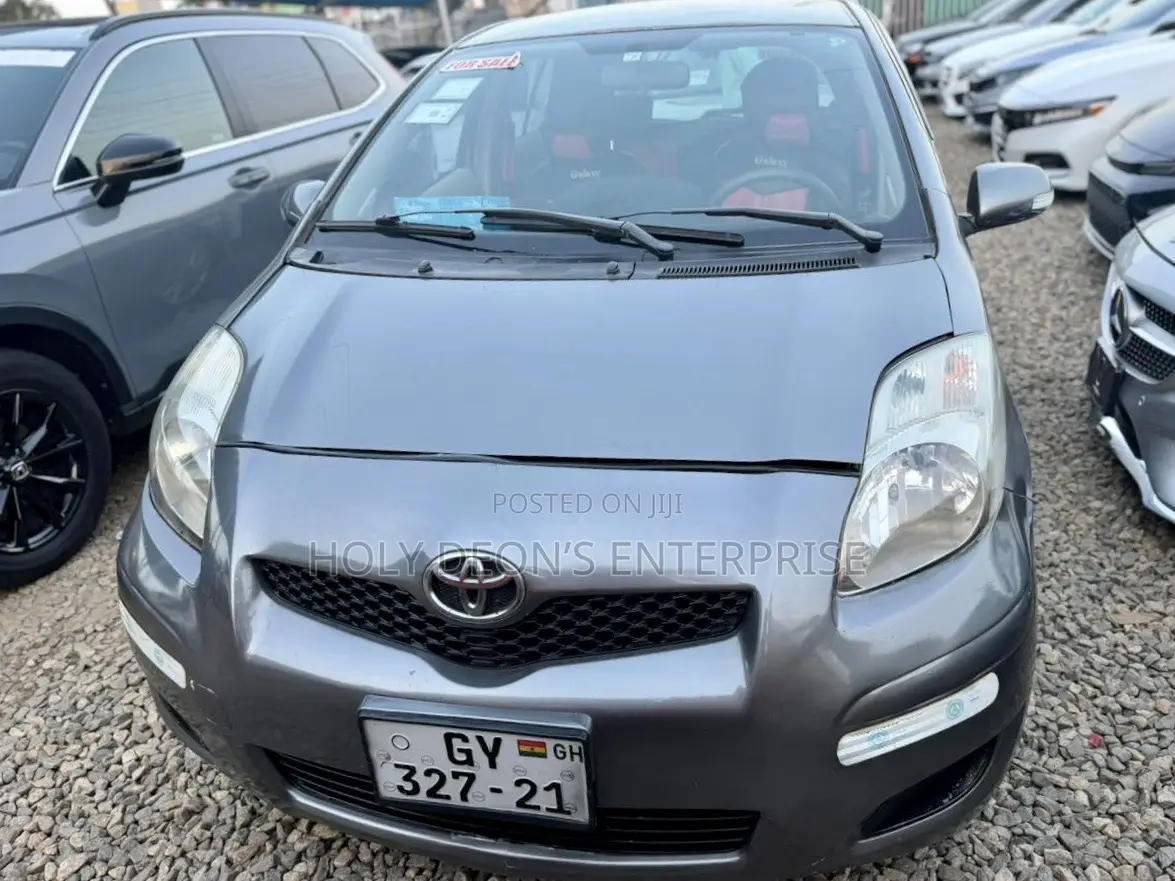 Toyota Vitz 1.5 FWD 3dr 2010 Silver