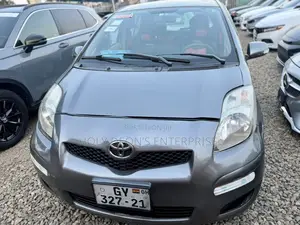 Toyota Vitz 1.5 FWD 3dr 2010 Silver