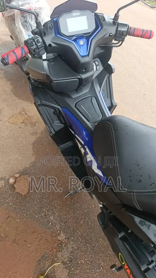 New Yamaha Crux 2026 Blue