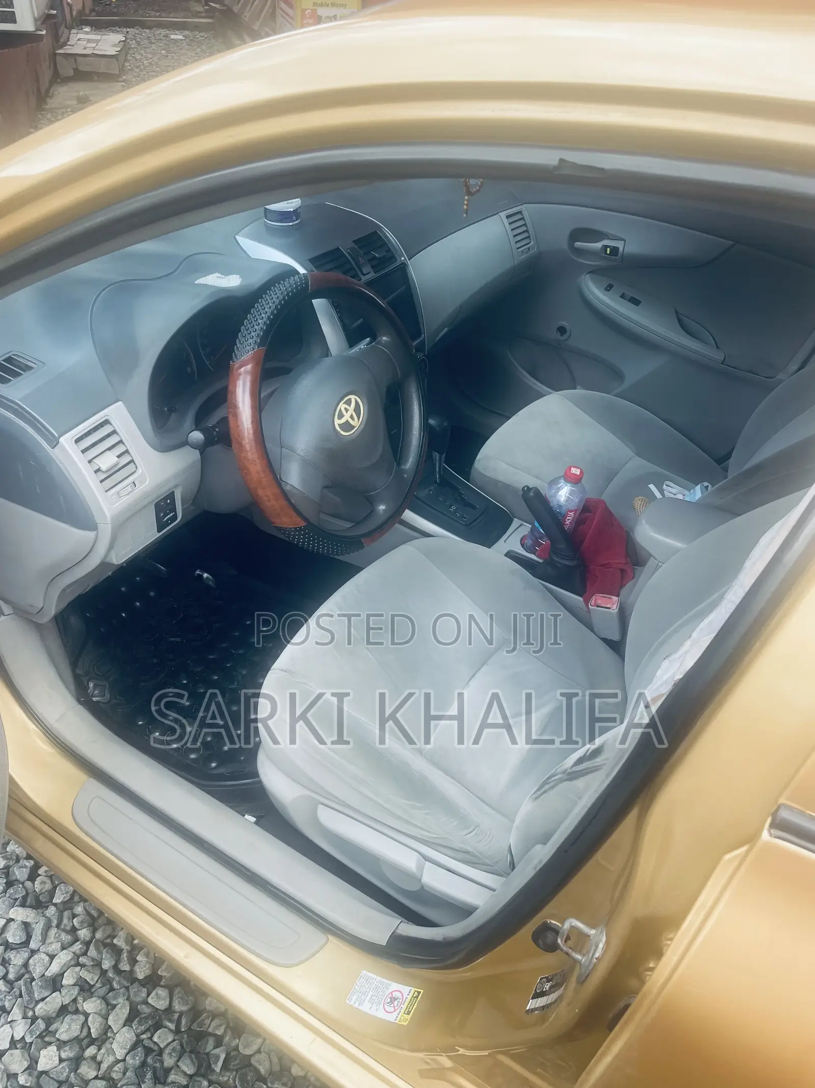 Toyota Corolla LE 4dr Sedan (1.8L 4cyl 4A) 2010 Gold