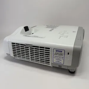 Epson Powerlite 530 Short Throw Projector 3200 Lumens. Hdmi.