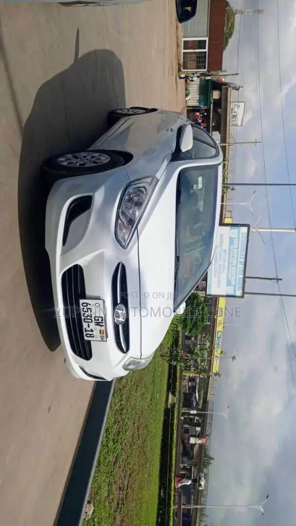 Hyundai Elantra 2013 White