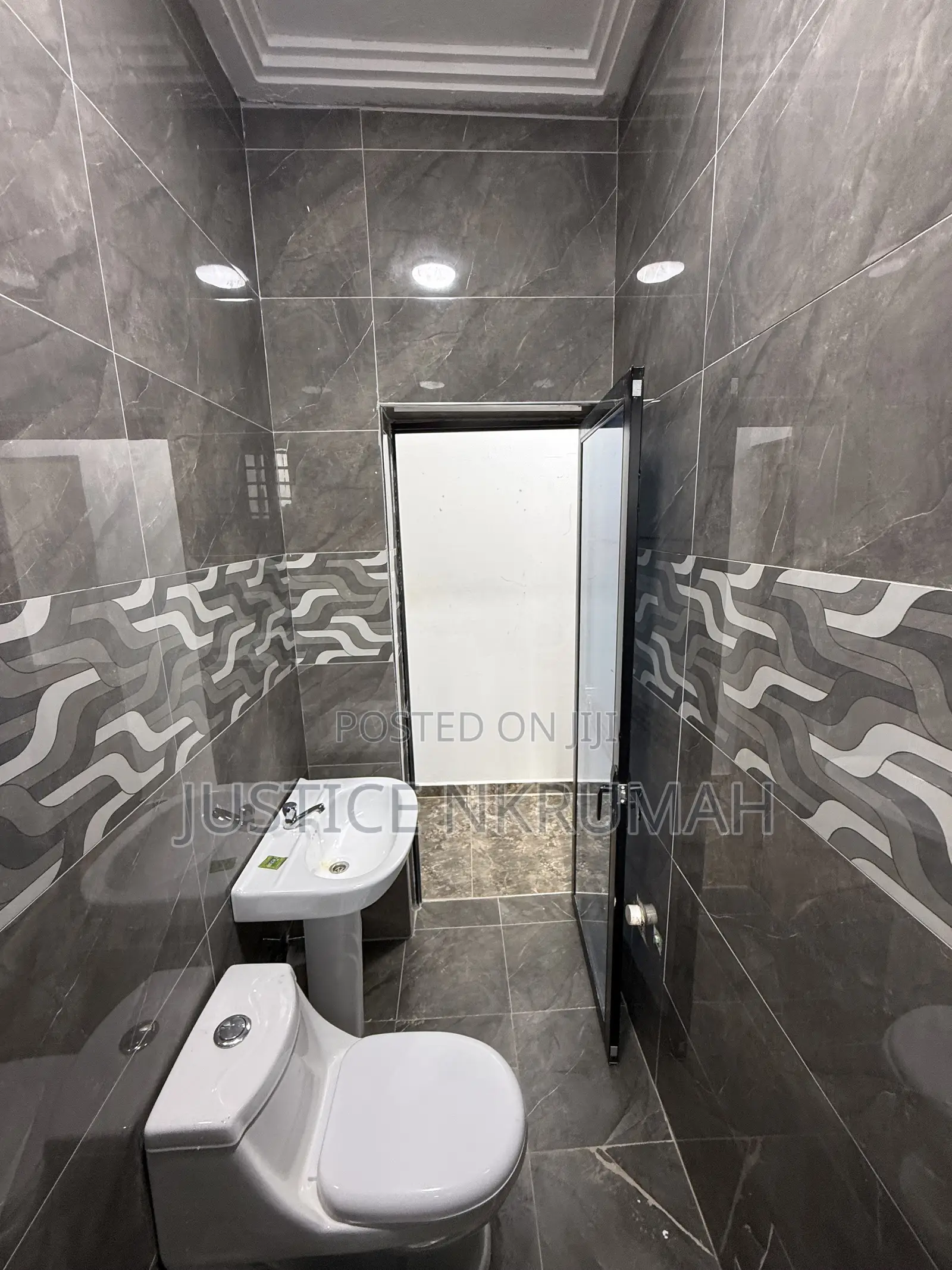 2bdrm Apartment in Mr Justice Estates, Bortiano for rent