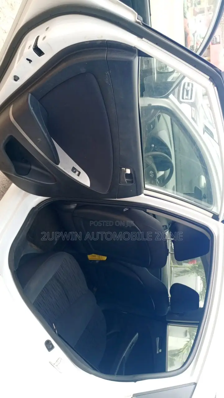 Hyundai Elantra 2013 White